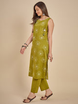 Women Green Printed Sleeveless Kurta with Trousers Set