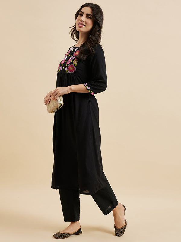 Embroidered Kurta With Pockets