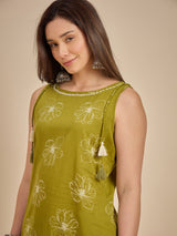 Women Green Printed Sleeveless Kurta with Trousers Set