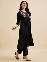 Embroidered Kurta With Pockets