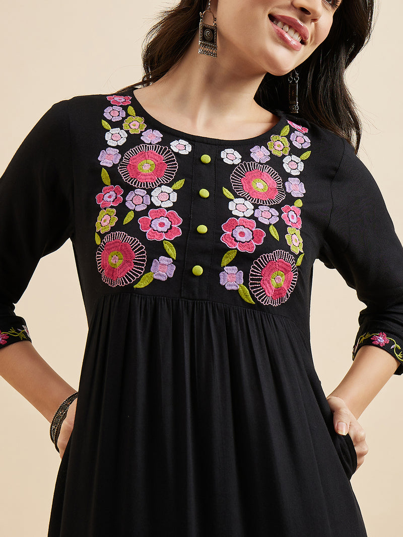 Embroidered Kurta With Pockets